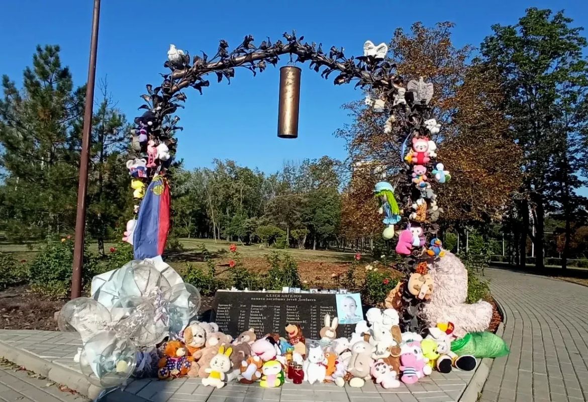 Память в наших сердцах!. Сегодня, 20 августа, в рамках проекта "Дети Донбасса" у мемориала, посвящённого памяти погибших детей "Аллее ангелов" прошла акция памяти