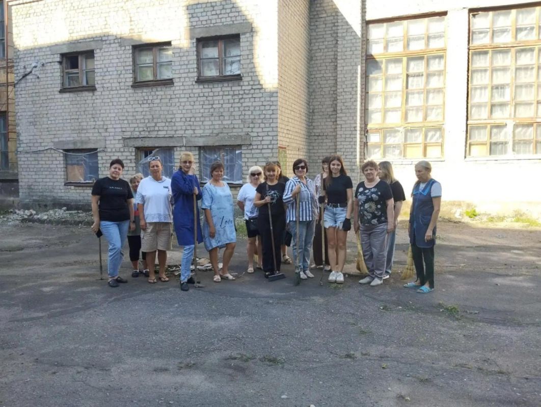Сегодня, 20 августа 2026 года, в рамках проекта «Городская среда», неравнодушные жители Кировского района приняли участие в традиционной экологической акции «Чистый четверг»