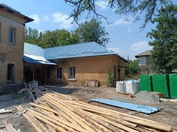 В Кировском районе Донецка продолжается капитальный ремонт амбулатории ЦГКБ №24