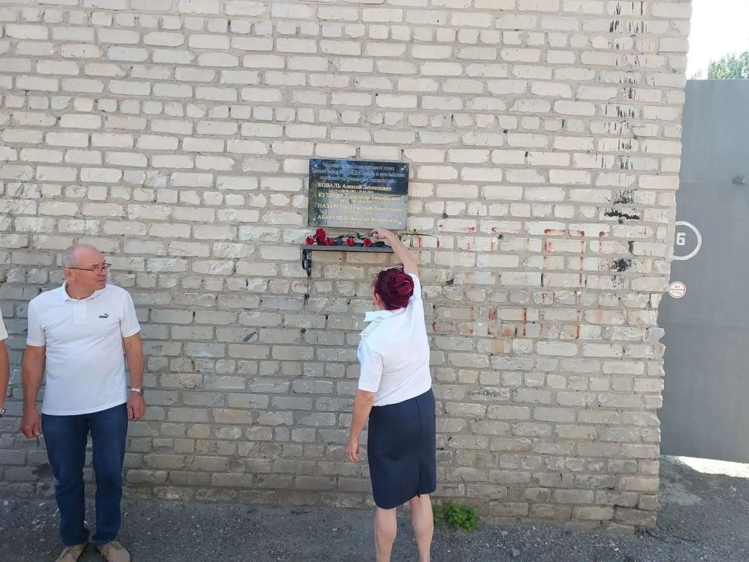 В Автобазе специализированной техники Донецкого филиала ФГУП «ЖДН» состоялись торжественные мероприятия, посвящённые Дню Государственного флага Российской Федерации