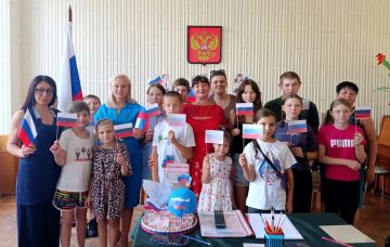 Наталья Бегуненко: Во Дворце культуры им. Г.И. Петровского состоялось тематическое мероприятие «Цвета России», посвященное празднованию Дня Государственного флага Российской Федерации
