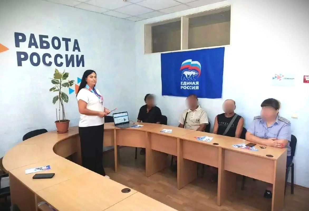 Осужденным, состоящим на учете в филиале УИИ по Першотравневому району, рассказали о возможностях портала «Работа России»