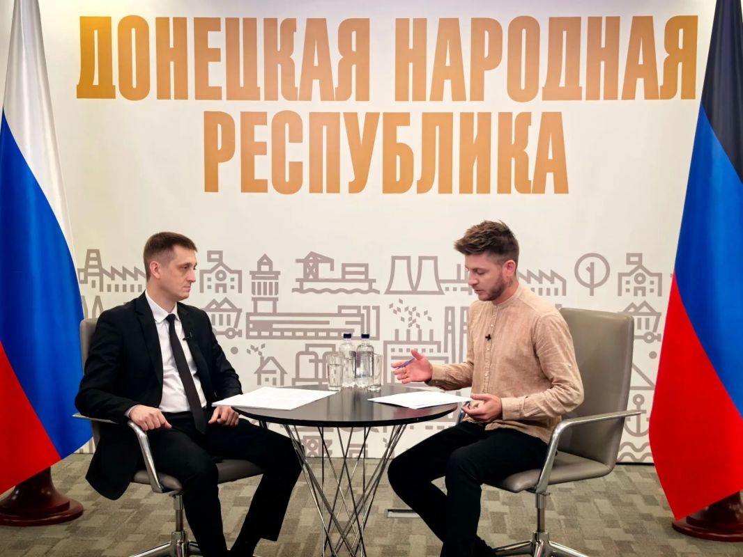 Александр Бондаренко: Провел очередной, уже традиционный, прямой эфир, посвященный актуальным вопросам от граждан о работе дорожно-транспортного комплекса Республики