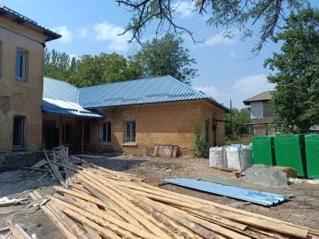 В Кировском районе Донецка продолжается капитальный ремонт амбулатории ЦГКБ №24