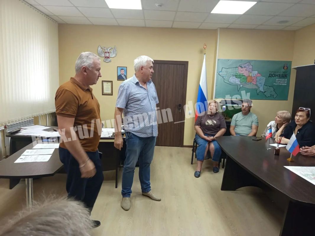 Сегодня состоялась рабочая встреча заместителя главы администрации г.о. Донецк с трудовым коллективом Департамента гражданской защиты администрации г.о. Донецк