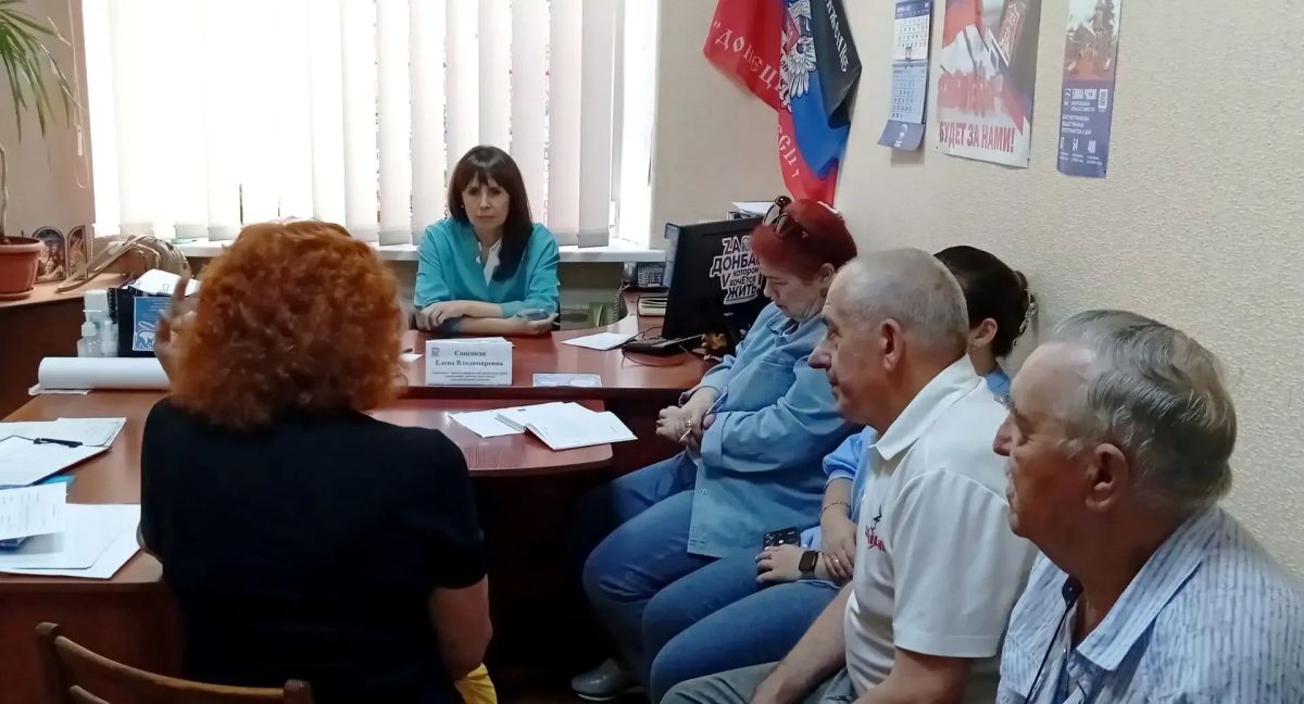 Сегодня, 27 августа, руководитель Управы Калининского внутригородского района администрации городского округа Донецк Елена Синецкая провела приём граждан в общественной приёмной Всероссийской политической партии «Единая...