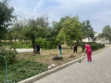 Сегодня, 27 августа в рамках проекта "Городская среда" сотрудники учреждений, организаций и предприятий всех форм собственности Калининского внутригородского района городского округа Донецк присоединились к экологической ...