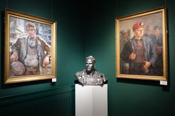 В преддверии Дня шахтера в Донецком республиканском художественном музее открылась выставка «Свет в глубине: художественные образы шахтерского труда»