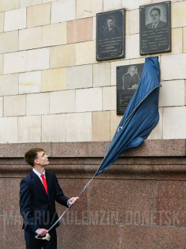 Алексей Кулемзин: В преддверии Дня шахтёра открыли мемориальную доску, посвящённую выдающемуся деятелю угольной отрасли Оресту Андреевичу Колесову — человеку, чьё имя неразрывно связано с расцветом угольной промышленности...