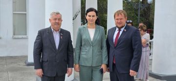 Виктор Водолацкий: Сегодня по приглашению главы города Луганска Яны Валерьевны Пащенко вместе с гостями нашего города - представителями Оренбургской области, Донецкой Народной Республики и Республики Крым посетили парк имени...