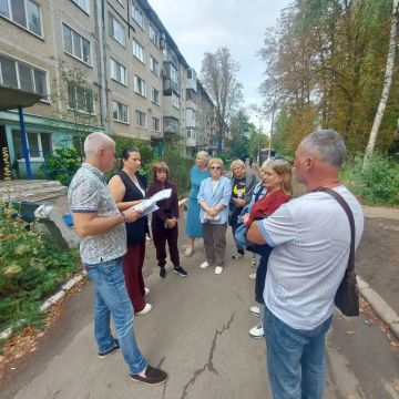 Анна Кондрыкинская: Сегодня выехала на ул. Бирюзова к жителям, чтобы своими глазами увидеть, что было сделано по итогам наших предыдущих встреч, и проконтролировать качество на месте