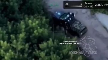 Видео работы операторов FPV РФ по местам расположения операторов FPV ВСУ в районе Николаевки — Славянска Ежедневные продвижения наших бойцов на Донецком направлении достигаются благодаря разведке и огромному количеству...
