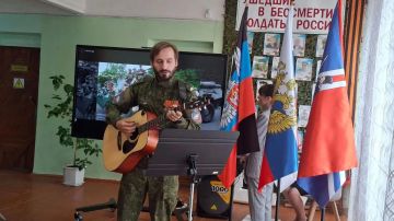 Активистки Женского движения Единой России, участницы иловайского женского клуба «СчастливаЯ» приняли участие в часе мужества и славы «И выстояли мы, и город выстоял»