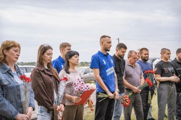 «Мы не можем стоять в стороне»: в ДНР почтили память ополченцев, оборонявших Иловайск