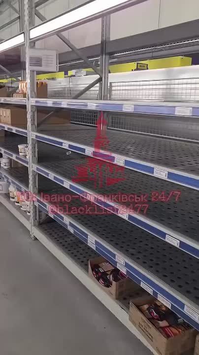 Дефицит продуктов начался и в Виннице и Ивано-Франковске — полки супермаркетов опустели