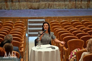 От «Бальзаминова» до новогодней сказки: Донецкая муздрама запускает сотый сезон