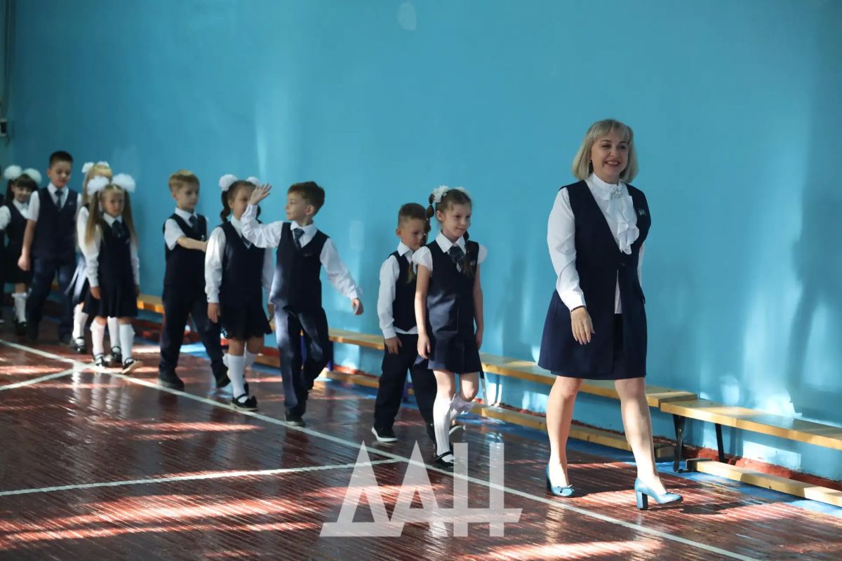 Сегодня школа снова становится домом
