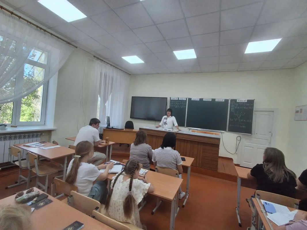 Важный диалог с трудовым коллективом Комсомольской школы № 1