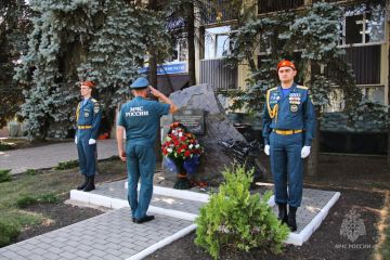 01 | 09 | 2022 | В Донецке почтили память погибших Героев-спасателей в Рубцах