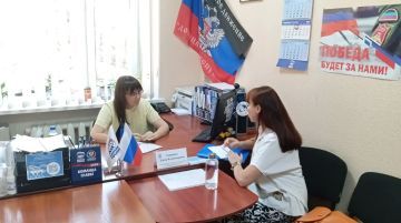 Сегодня, 3 сентября, руководитель Управы Калининского внутригородского района администрации городского округа Донецк Елена Синецкая провела приём граждан в общественной приёмной Всероссийской политической партии «Единая...