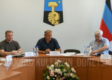 Алексей Кулемзин: Сегодня состоялось внеочередное заседание Комиссии по предупреждению и ликвидации чрезвычайных ситуаций и обеспечению пожарной безопасности муниципального образования городского округа Донецк