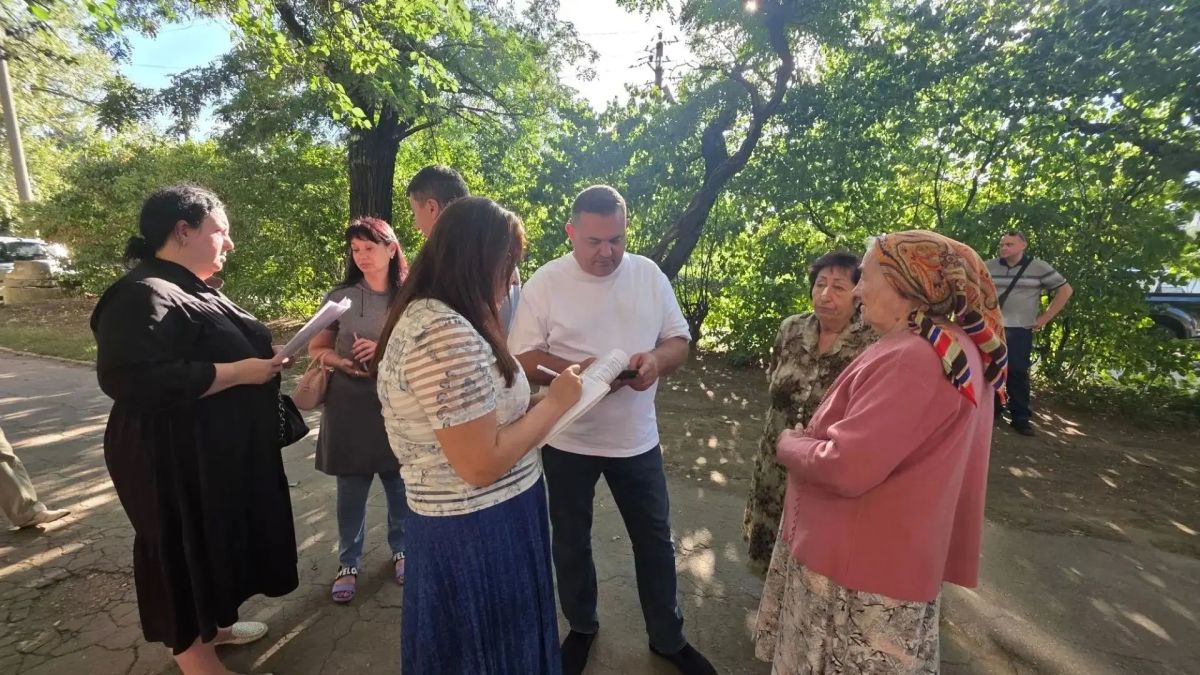 ГЛАВНЫЙ ИНЖЕНЕР ДОНЕЦКОГО ФИЛИАЛА "ДОНБАССТЕПЛОЭНЕРГО" ПРИНЯЛ УЧАСТИЕ В СХОДЕ С ГРАЖДАНАМИ В КИРОВСКОМ РАЙОНЕ