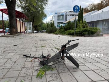 Последствия прилета укродрона Hornet в Киевском районе Донецка рядом с травматологией