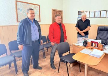 Иван Адамец: Совместно с депутатом Донецкого городского совета Эдуардом Момотом провел встречу с трудовым коллективом Куйбышевского РТС (филиал «Донецктеплосеть» ГУП «Донбасстеплоэнерго»)