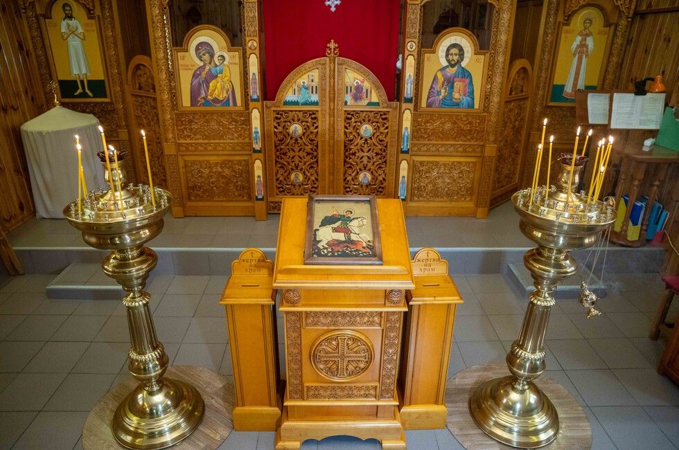 Храму в Донецке подарили икону Георгия Победоносца с частицей его мощей