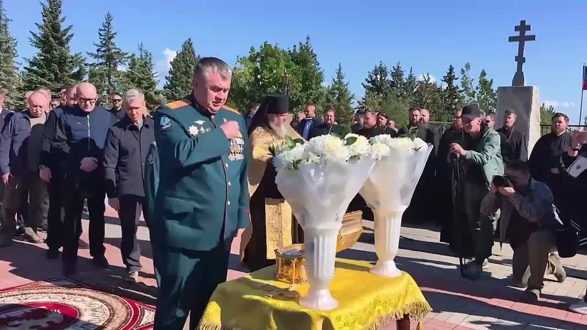 Донбасс особенно чтит сегодняшний день Сегодня на Саур-Могилу доставлен малый ковчег с мощами святого благоверного князя Дмитрия Донского Росгвардейцы в Донецке почтили память освободителей Донбасса. В честь Дня освобождения...