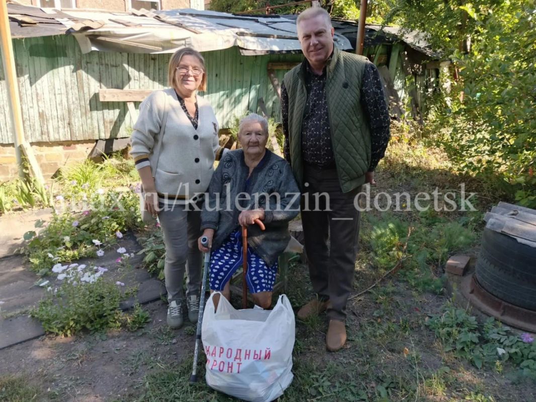 Алексей Кулемзин: Ко Дню освобождения Донбасса Спартаковский территориальный сектор администрации г.о. Донецк совместно с Народным фронтом передали продуктовые наборы участникам и детям войны