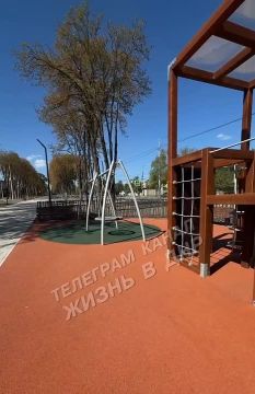 Новая детская площадка на Ковпака в Донецке не простояла целой и две недели
