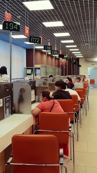 «Корреспондент МФЦ ДНР» помогает разобраться в Госуслугах