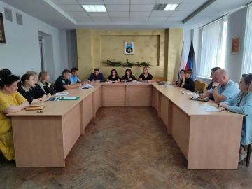 Сегодня, 9 сентября, руководитель Управы Калининского внутригородского района администрации городского округа Донецк Елена Синецкая провела аппаратное совещание с представителями предприятий, организаций и учреждений по...