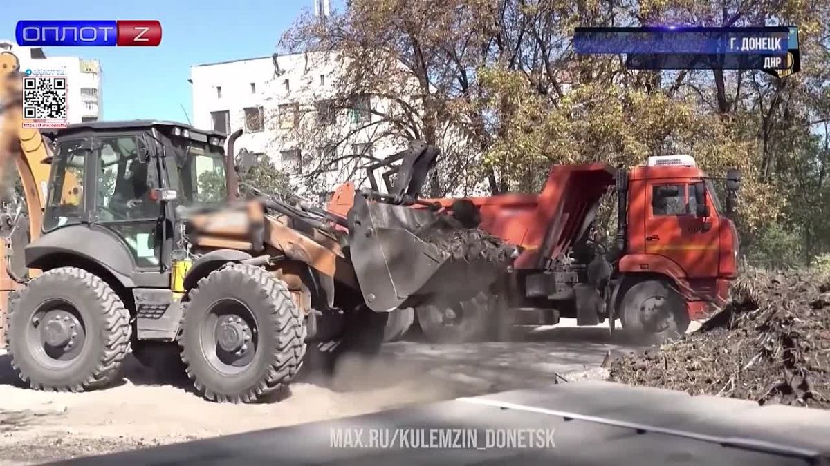 Завершается благоустройство сквера у Киевского РИКа в Донецке