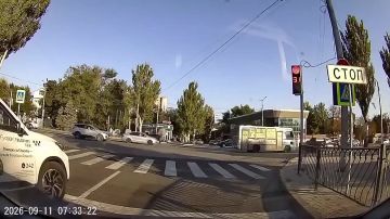 Водитель автомобиля "Телепорт", проехавший на красный свет в Донецке, был наказ