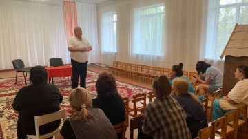 Сегодня, 14 сентября 2026 года, в рамках проектов «Управдом» и "Школа ЖКХ", депутат Донецкого городского совета ДНР Михаил Рыбаков провел встречу с жителями по адресу: ул. Кирова, 197