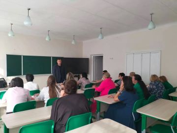Безопасность, ответственность и гражданская позиция: депутат Сергей Канарь встретился с коллективом Стыльской школы