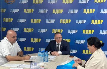 Андрей Крамар: Сегодняшний депутатский прием провел вместе с Денисом Евгеньевичем Караяни на площадке Центра юридической помощи ЛДПР