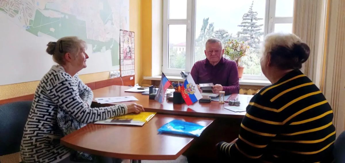 Заместитель руководителя Управы Петровского внутригородского района Администрации городского округа Донецк Сергей Васильевич Чуб провёл еженедельный приём жителей района
