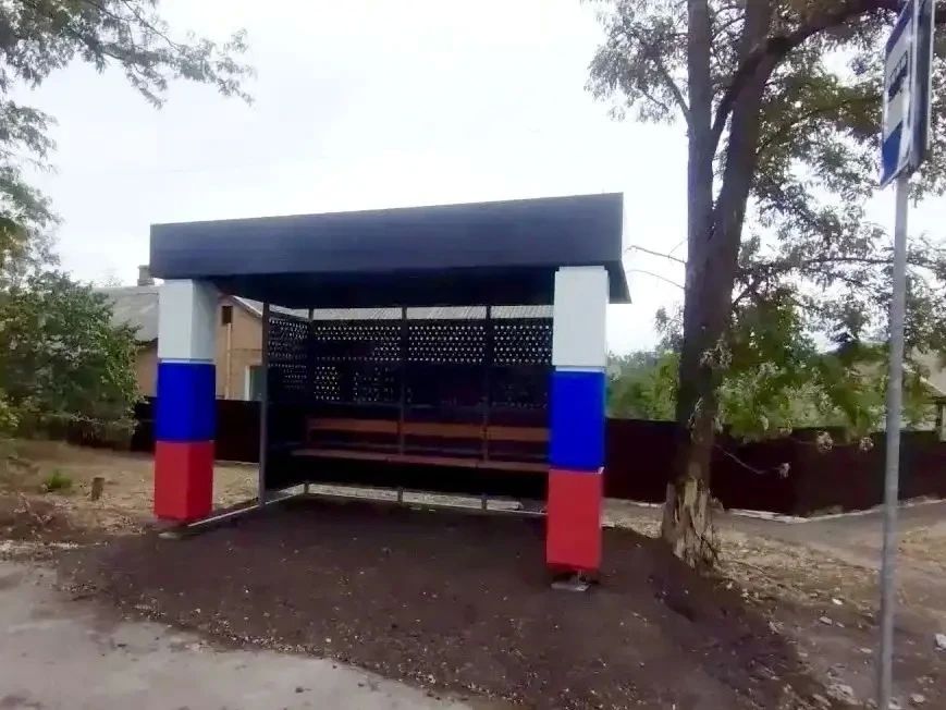 #СОДЕРЖАНИЕ_СВОД за сутки. Делимся последними новостями о работах в рамках содержания на дорогах общего пользования За прошедшие сутки установили новый автопавильон на автомобильной дороге Кутейниково - Осыково - Петренки...