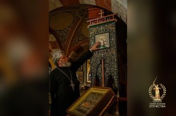 Духовная связь поколений: Анжелика Байрачная с коллегами из КСВО посетили главный воинский храм Юга России