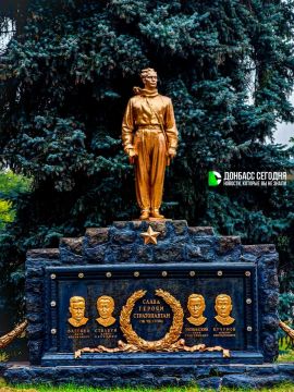 Один из самых красивых памятников в Донецке