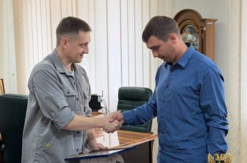 Есть только миг. В Донецке наградили водителя автобуса, спасшего пассажиров