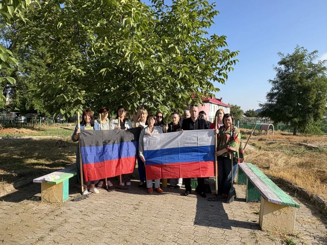 Сегодня, 17.09.2026, сотрудники Управы Ленинского внутригородского района Администрации городского округа Донецк приняли активное участие в акции "Чистый четверг"