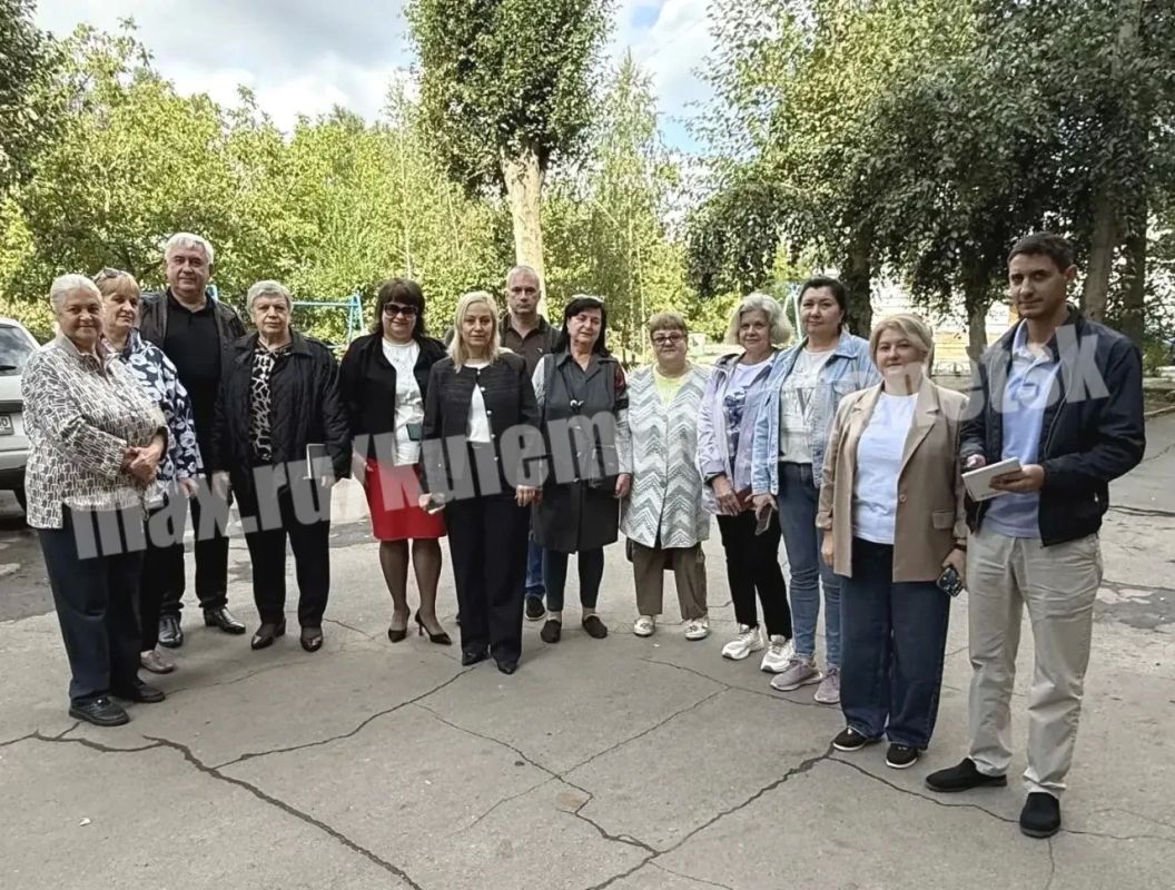 В Петровском районе состоялась встреча заместителя главы администрации городского округа Донецк Владимира Зайцева с местными жителями