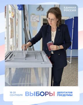 На выборах депутатов Государственной Думы России проголосовала заместитель Председателя Правительства Донецкой Народной Республики Лариса Толстыкина