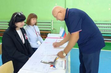 Первый заместитель руководителя Управы Петровского внутригородского района Администрации городского округа Донецк Юрий Иванович Плахутин принял участие в голосовании на выборах депутатов Государственной Думы Российской...