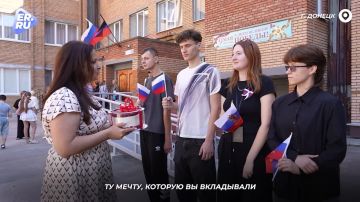 Праздничное настроение на выборах: в Донецке чествуют именинников