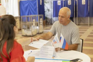 Подведение итогов. Сегодня на участках царила особая атмосфера ответственности и сопричастности: жители района подходили к голосованию осознанно, интересовались процедурой, задавали вопросы, обсуждали значимость момента